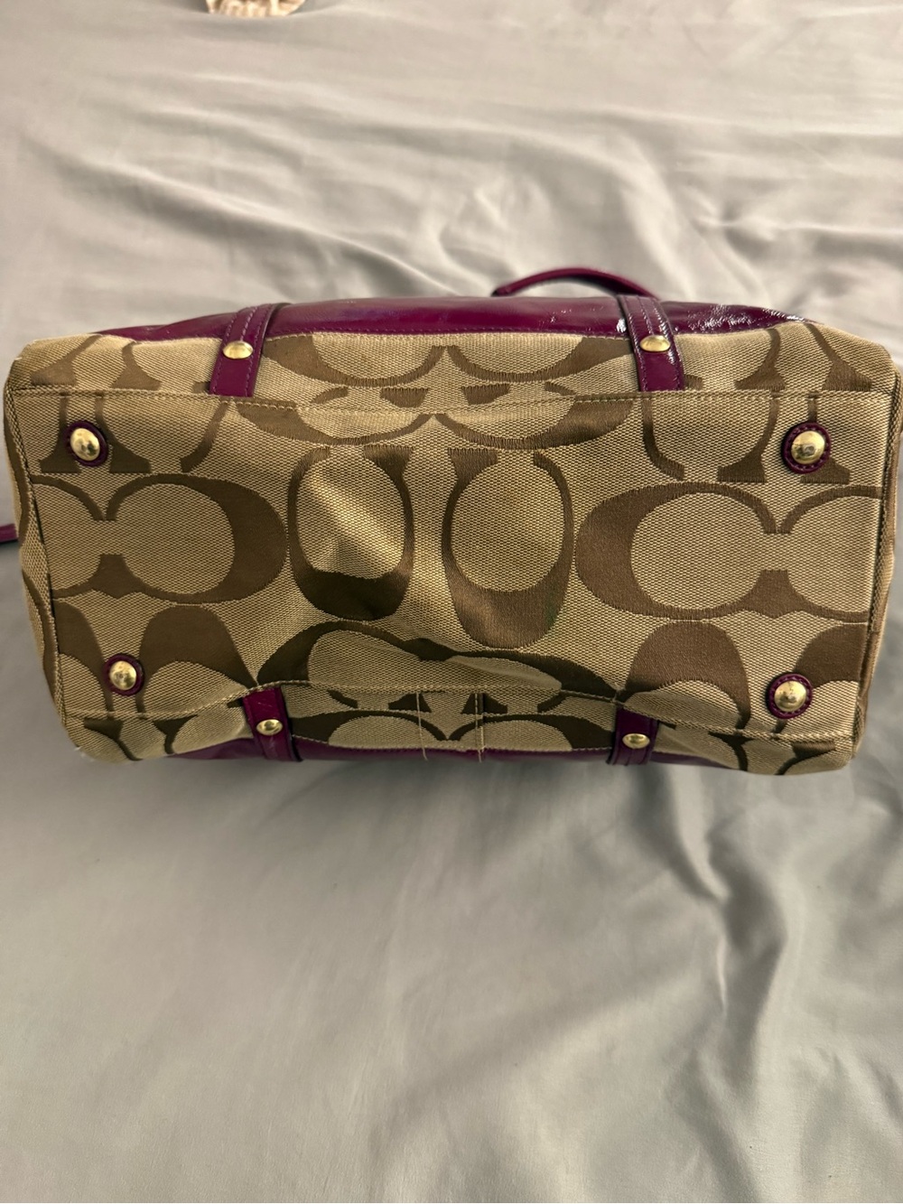 Coach Beige Shoulder Bag with Plum Interior with matching wallet - Picture 5 of 15